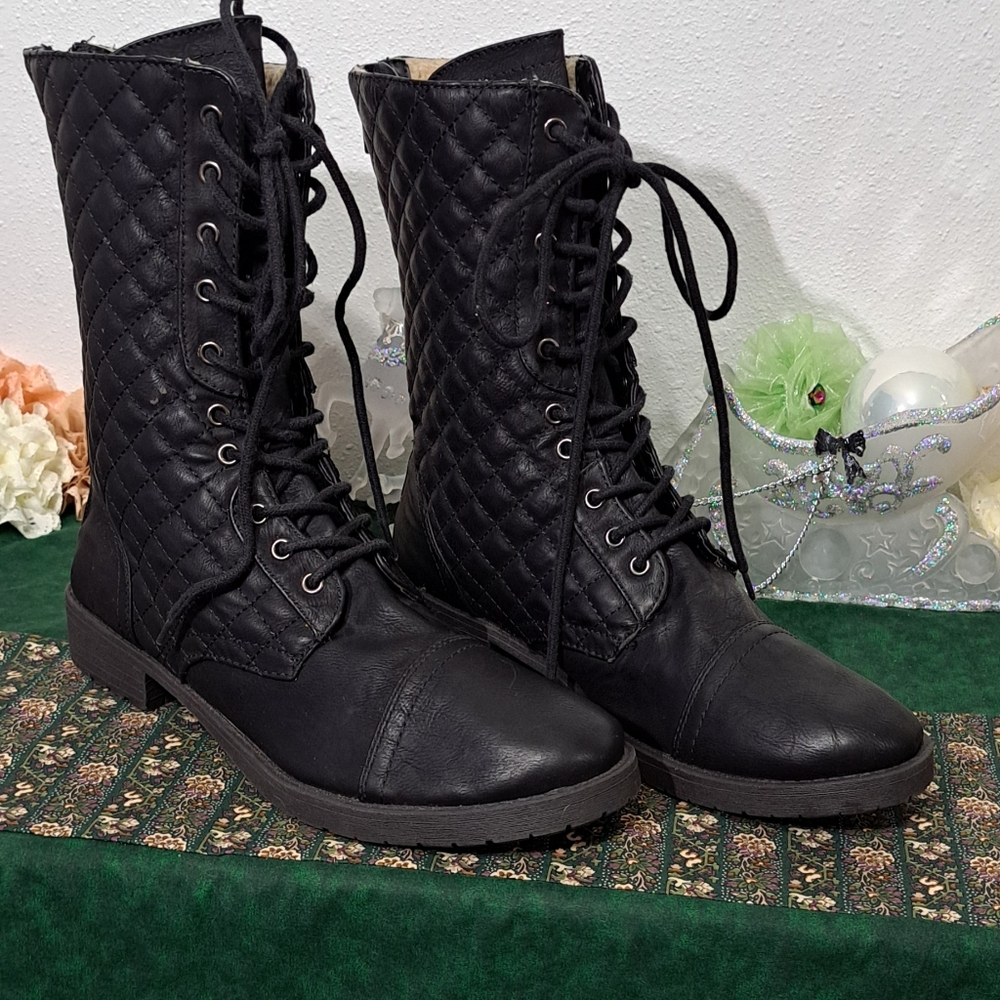 Quilted Black Lace-Up Boots sz. 11
